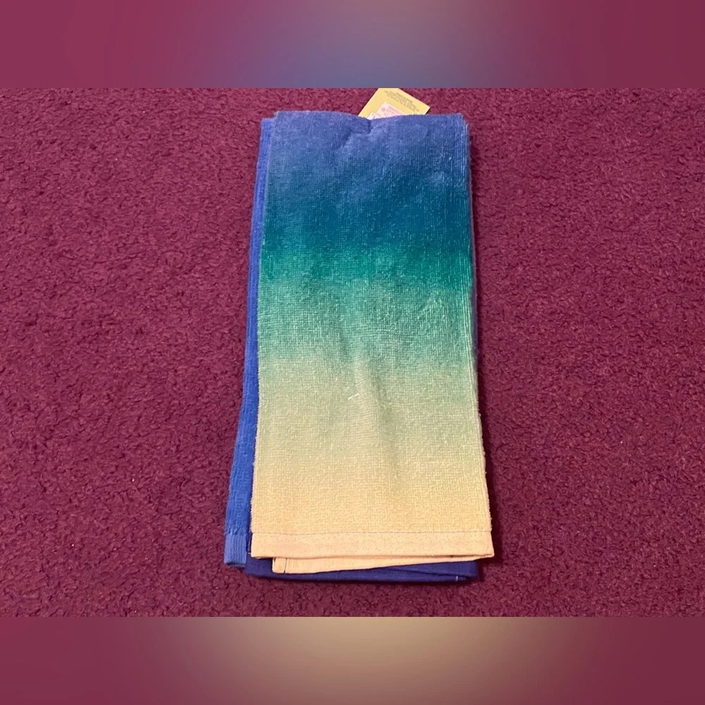 NWT 2 of 2 pack hand towels
